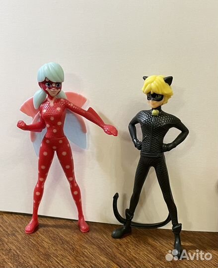 Фигурки ледибаг и супер-кота из киндер макси