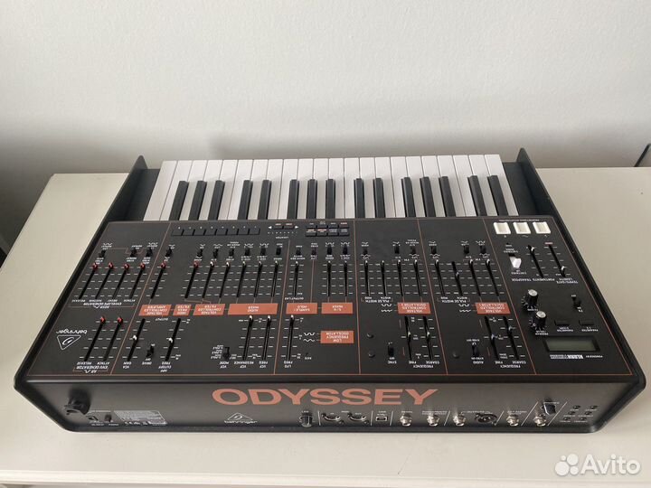 Behringer Odyssey аналоговый синтезатор