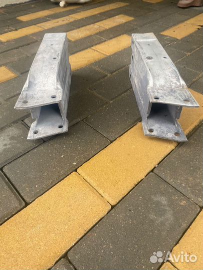 Кронштейн переднего уселителя