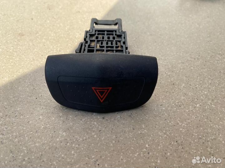 Кнопка аварийки Nissan Primera P12