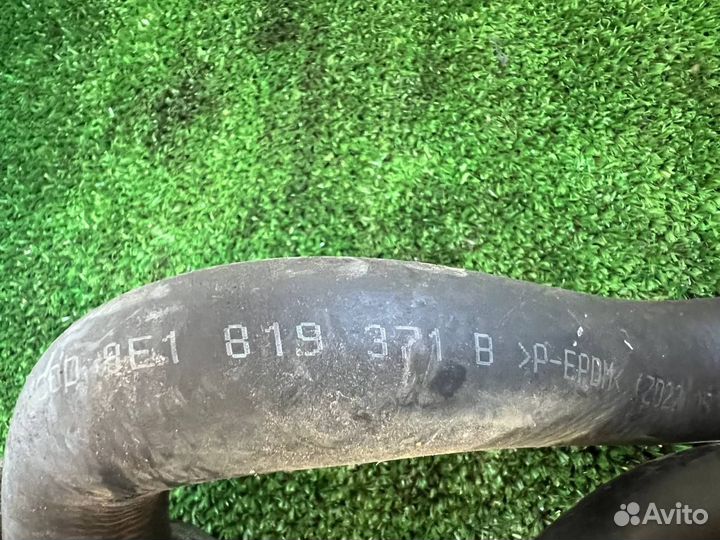 Трубки / Патрубки 8E1819371B Ауди А4 1.8л бензин