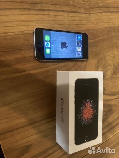 iPhone SE, 32 ГБ