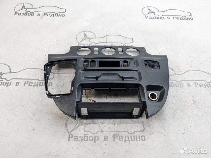 Накладка торпеды w901 Sprinter 611.981