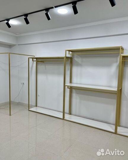 Торговое оборудование для магазина одежды