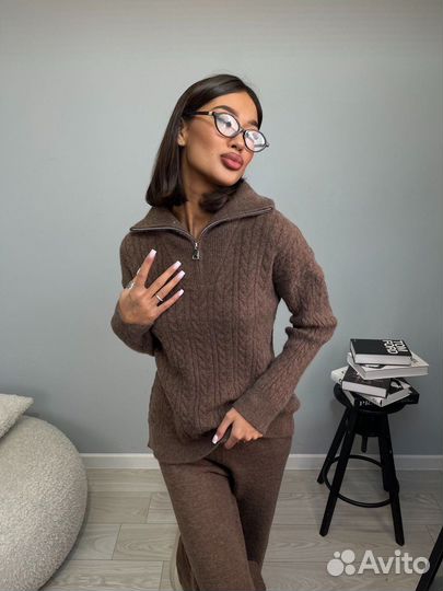 Вязаный костюм женский (свитер+брюки)