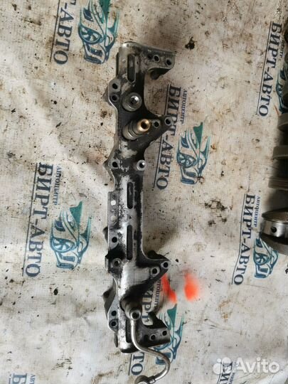 Рейка топливная (рампа) Volkswagen Passat B6 (2005