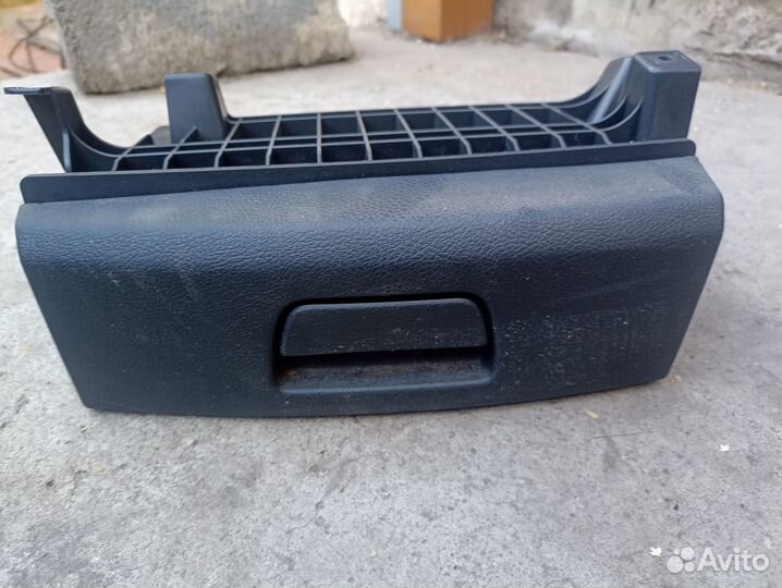 Бардачок сиденья передний правый Skoda Octavia A7