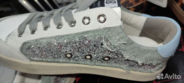 Кроссовки женские