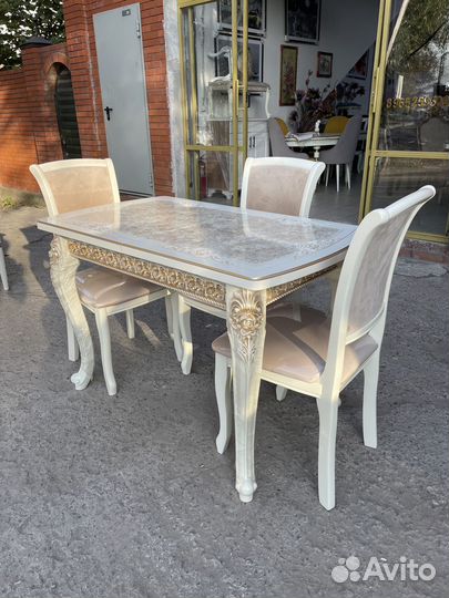 Стол и стулья