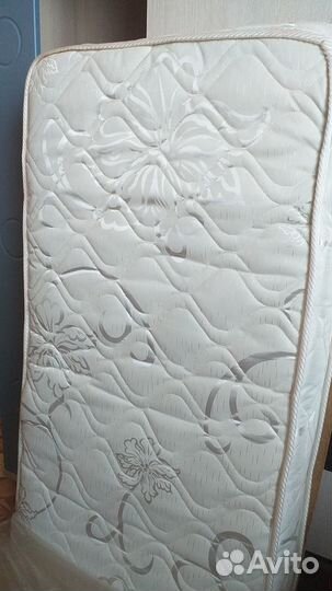 Продам матрас в детскую кроватку