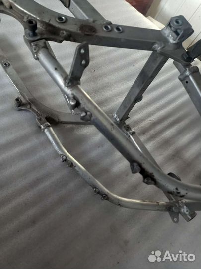 Подрамник, бугель Suzuki gsxr 600/750 96-99