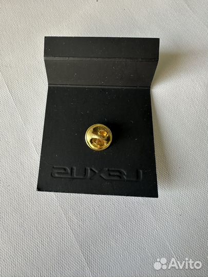 Значок- заколка Lexus