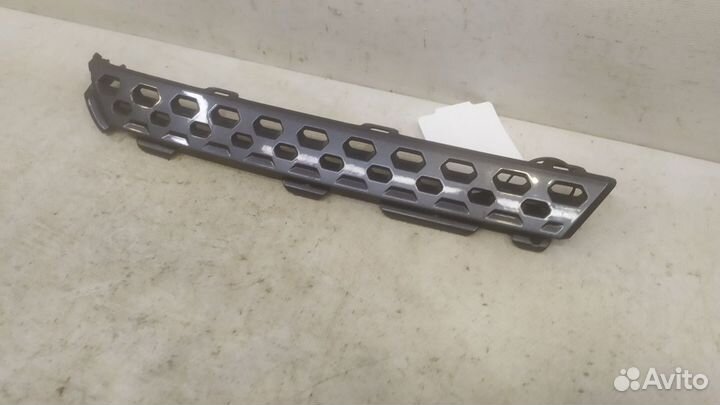 Молдинг решетки радиатора правый Mitsubishi