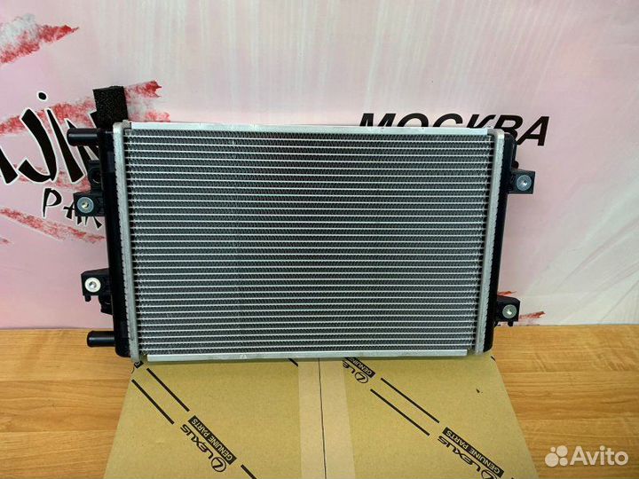 Интеркулер правый Land Cruiser 300