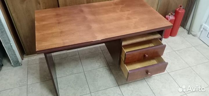 Письменный стол