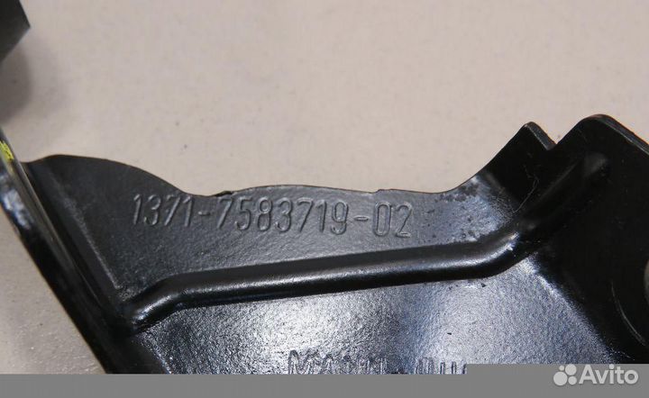 Кронштейн патрубка BMW 5-Series (F10,F11,F18) 2009