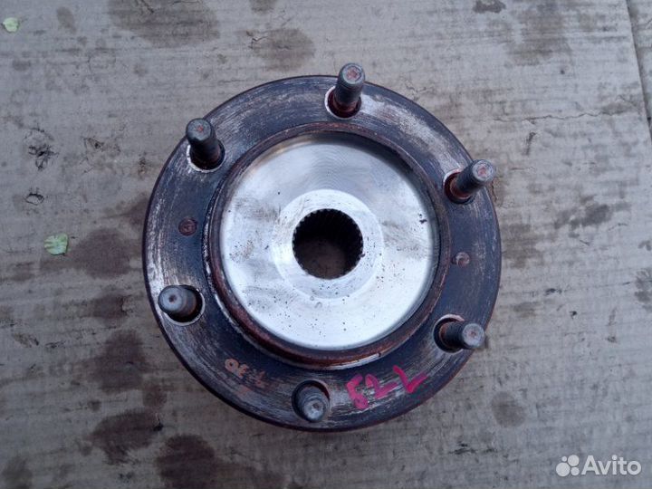 Ступица передняя левая Toyota Land Cruiser Prado