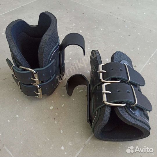 Инверсионные гравитационные ботинки ноги