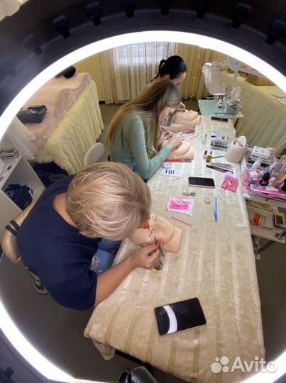 Обучение наращиванию ресниц