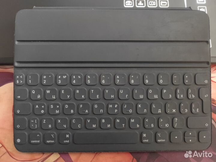 Apple SMART Keyboard Folio 11