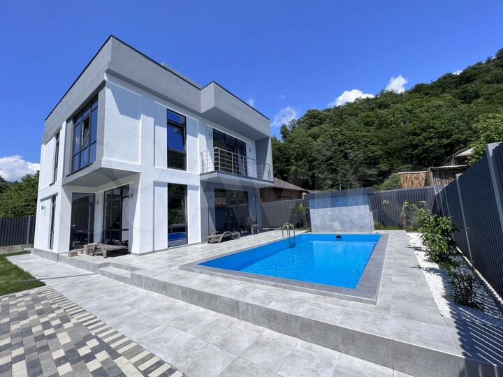 Дом 212 м² на участке 5,3 сот.