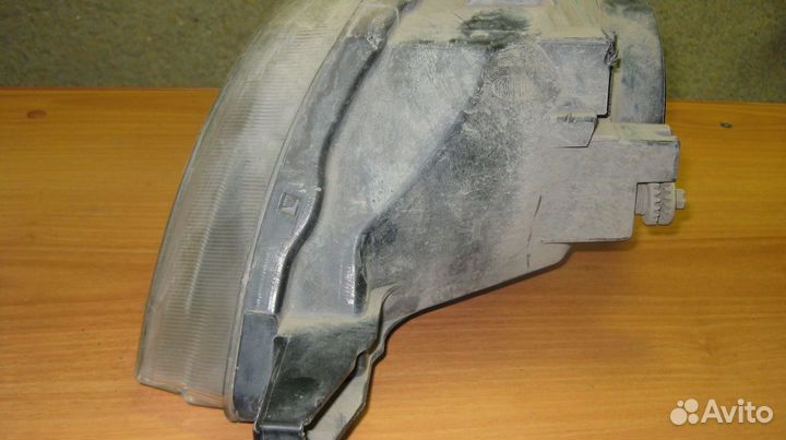 Фара правая Nissan Wingroad (99-05 года) WFY11, wh