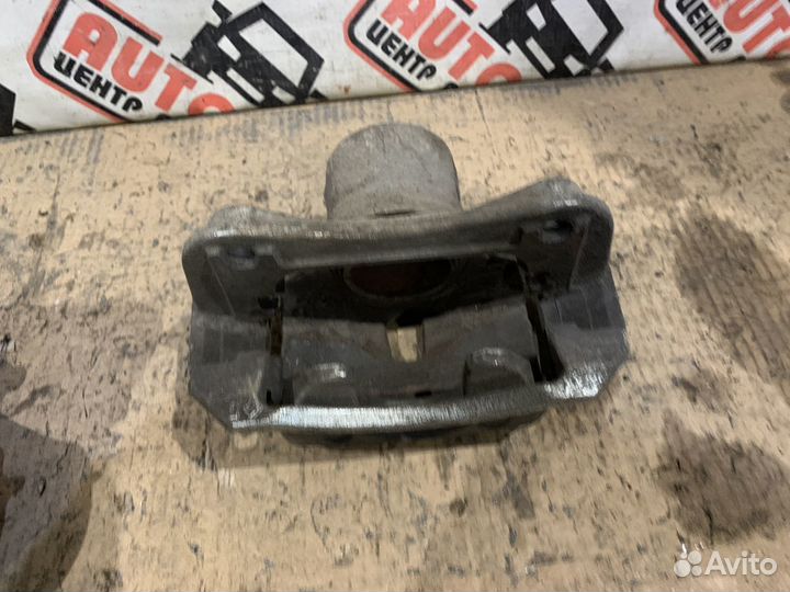 Суппорт передний левый правый Hyundai i30 2014