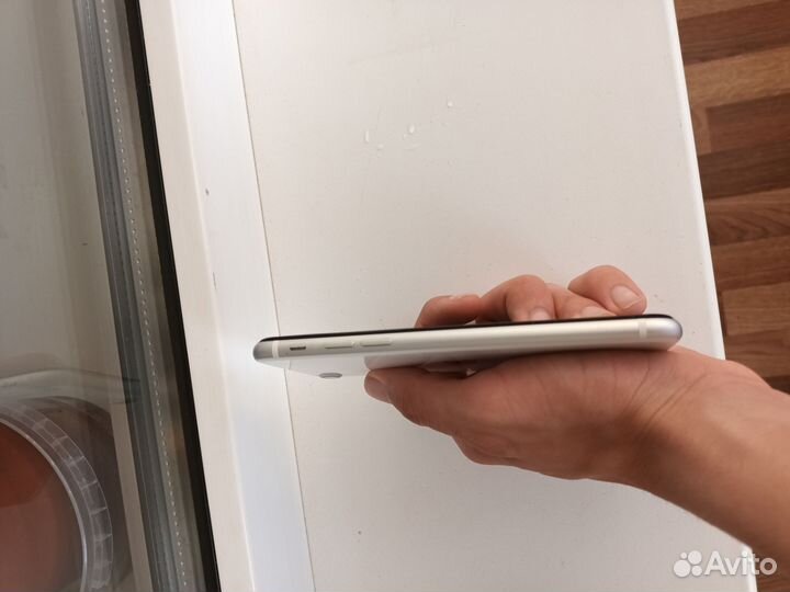 Телефон iPhone SE 2020