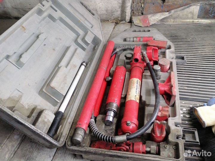 Набор гидравлический кузовной, в кейсе на колес