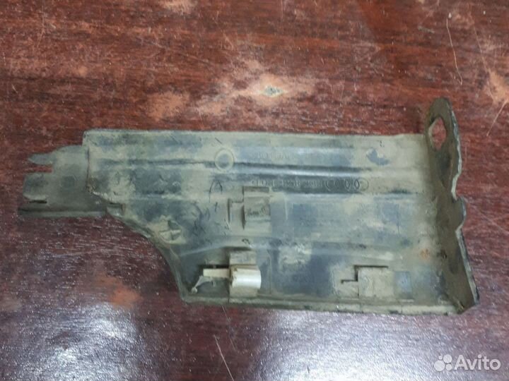 Нижний правый молдинг ауди а4 б5