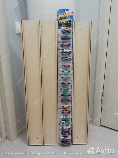 Полка для запакованных моделей Hot Wheels Mainline