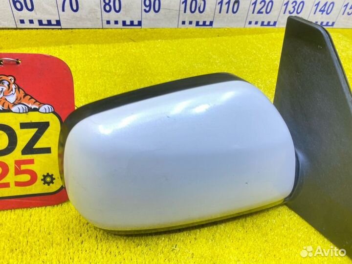 Уши передние правые Toyota Rav4