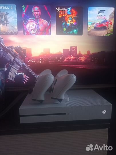 Xbox one s 2 геймпада 1tb