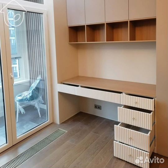 Письменный стол и шкаф