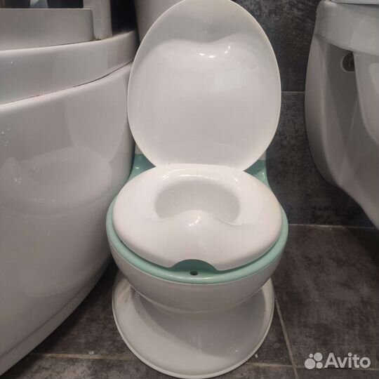 Детский горшок в виде унитаза