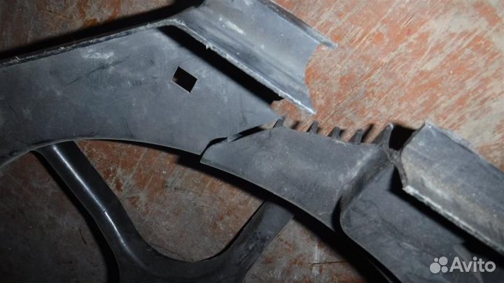 Диффузор вентилятора Nissan Liberty (M12) 1998–20