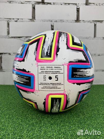 Футбольный мяч adidas