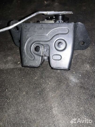 Замок крышки багажника Hyundai Solaris хетчбек