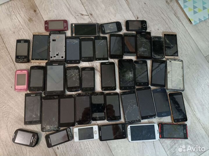 Телефоны на запчасти 60шт