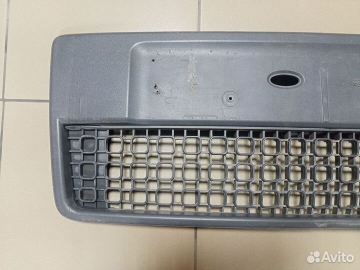 Ford Fusion Решетка в бампер центральная