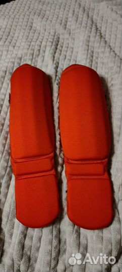 Шлем, перчатки, защита голени