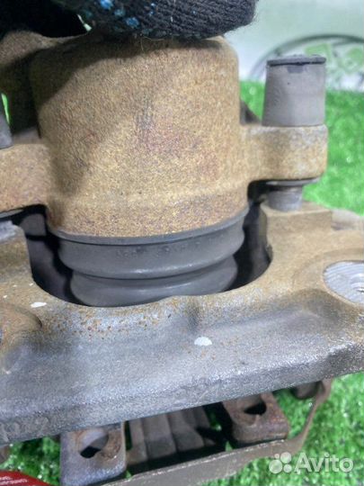 Суппорт передний правый Bmw X1 E84 N47D20 2011