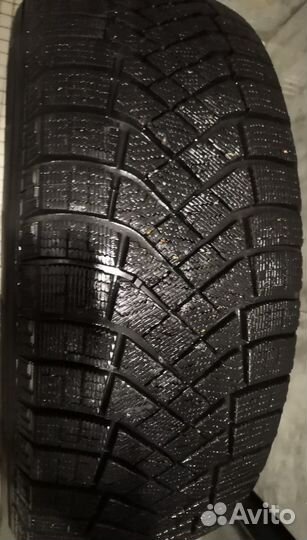 Pirelli Ice Zero FR 215/60 R16 99H