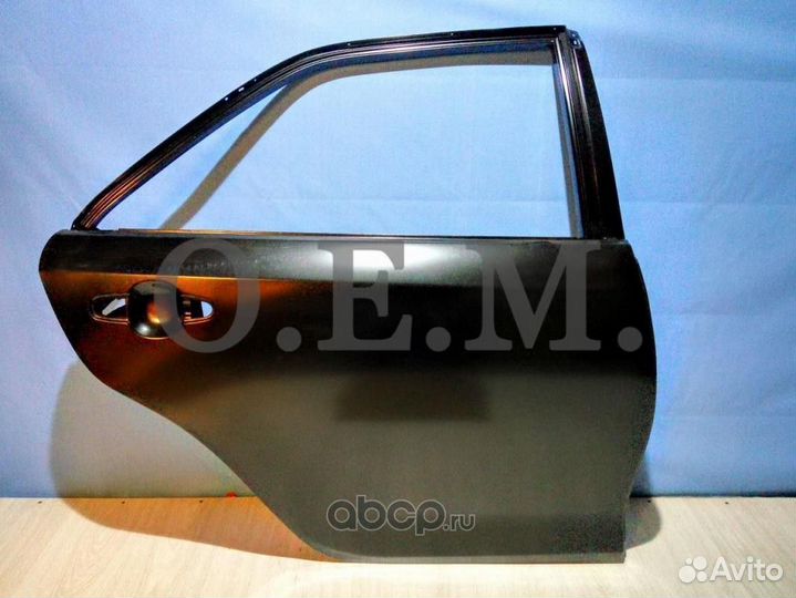 Тойота Камри правая задняя дверь