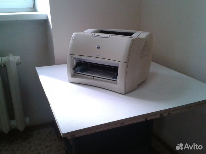 Лазерный принтер hp с карт.повыш.емкости
