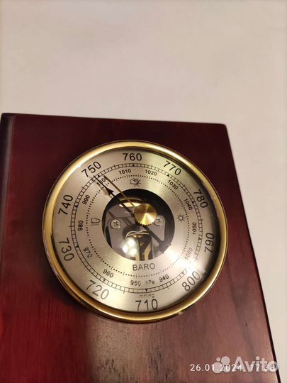 Метеостанция барометр градусник