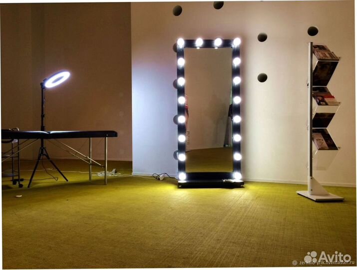 Зеркало с лампочками