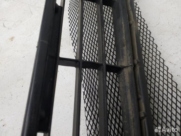 Решетка переднего бампера верхняя Toyota RAV4 CA40