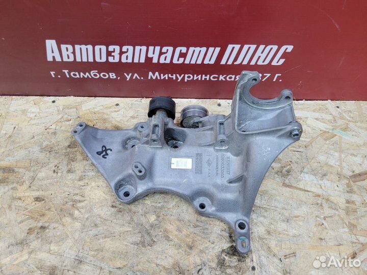 Кронштейн генератора Nissan Terrano