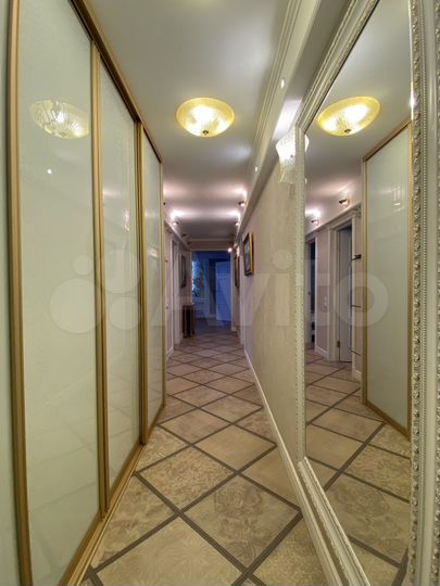 4-к. квартира, 90 м², 1/9 эт.